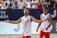 Arnaud Gauthier-Rat (2) et Téo Rotar lors de la finale de la Coupe des nations. (CEV)