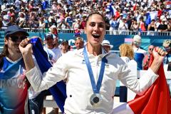 Élodie Clouvel exulte devant le public venu en nombre à Versailles. (P. Lahalle/L'Équipe)
