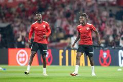 Inaki Williams et Nico Williams à l'échauffement avec l'Athletic Club Bilbao (J. Corchero/Presse Sports)