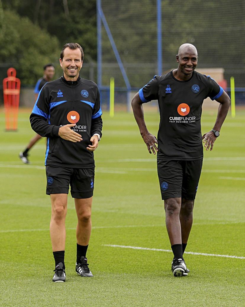Julien Stéphan avec son adjoint Alou Diarra. (Facebook @OfficialQPRFC)