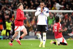 La déception d'Alexandre Lacazette après l'élimination. (P. Lahalle/L'Equipe)