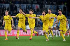 La joie des Norvégiens de Bodo/Glimt, qualifiés pour leur première demi-finale de Coupe d'Europe. (Alberto Lingria/Reuters)