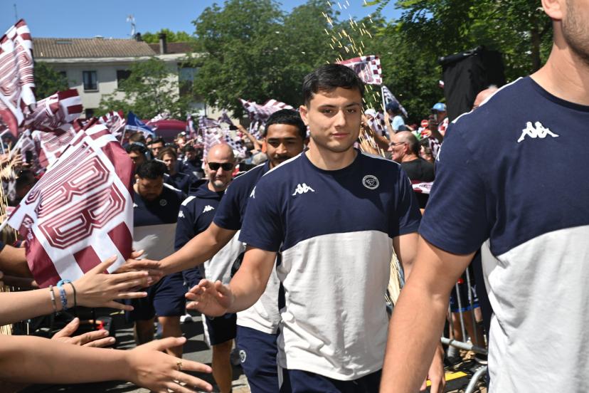 Louis Bielle-Biarrey à son arrivée au stade Chaban-Delmas avant la victoire de l'UBB contre Castres (34-29) samedi. (F. Lancelot /L'Équipe)