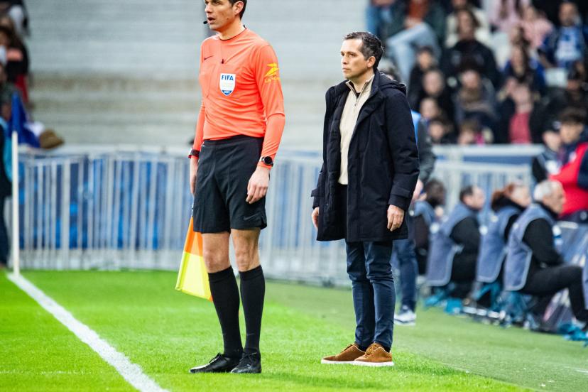 Luis Castro est un expert pour que son équipe provoque des hors-jeux. (Baptiste Autissier/PRESSE SPORTS)
