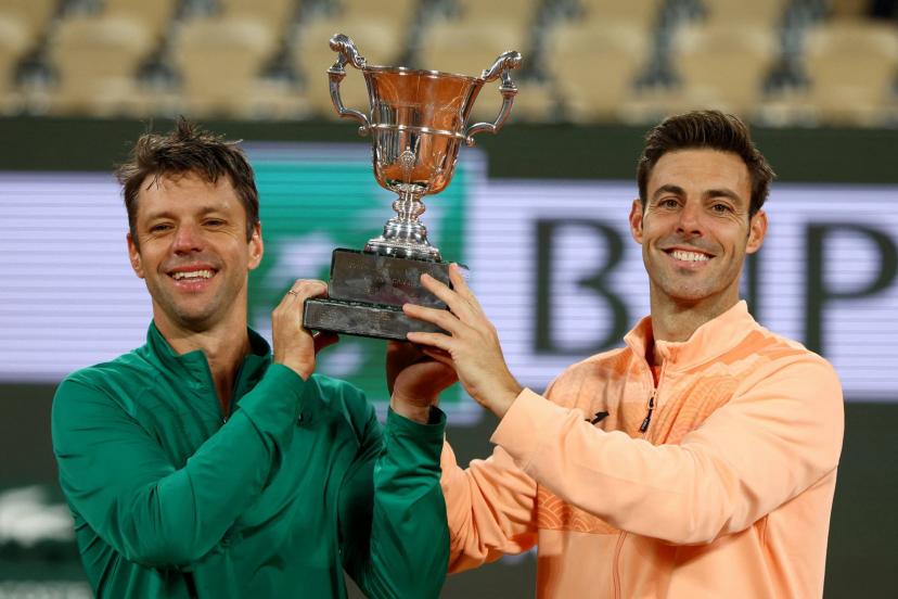Marcel Granollers et Horacio Zeballos ont remporté le double masculin de Roland-Garros, ce samedi.  (L. Niesner/Reuters)