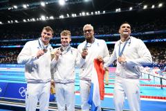 Maxime Grousset, Léon Marchand, Yohann Ndoye Brouard et Florent Manaudou, médaillés de bronze sur le relais 4x100 m 4 nages aux Jeux de Paris. (F. Faugère/L'Équipe)