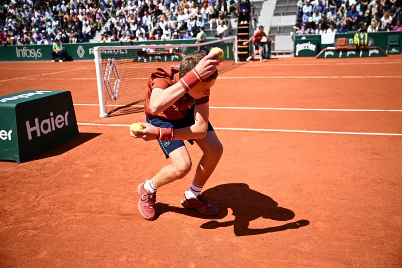 On demande au ramasseur les mêmes qualités qu'un joueur de tennis. (P. Lahalle//L'Équipe)