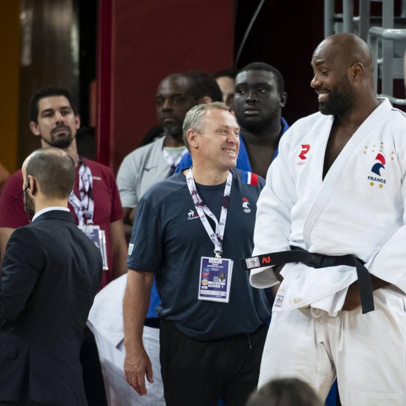 Teddy Riner complice avec Christian Chaumont avant son entrée en compétition à Madrid. (J. Lempin/L'Equipe)